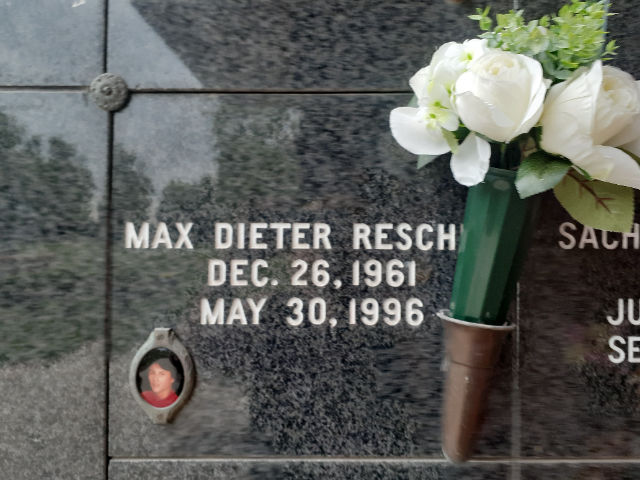 Flower delivery for Max Dieter Reschke