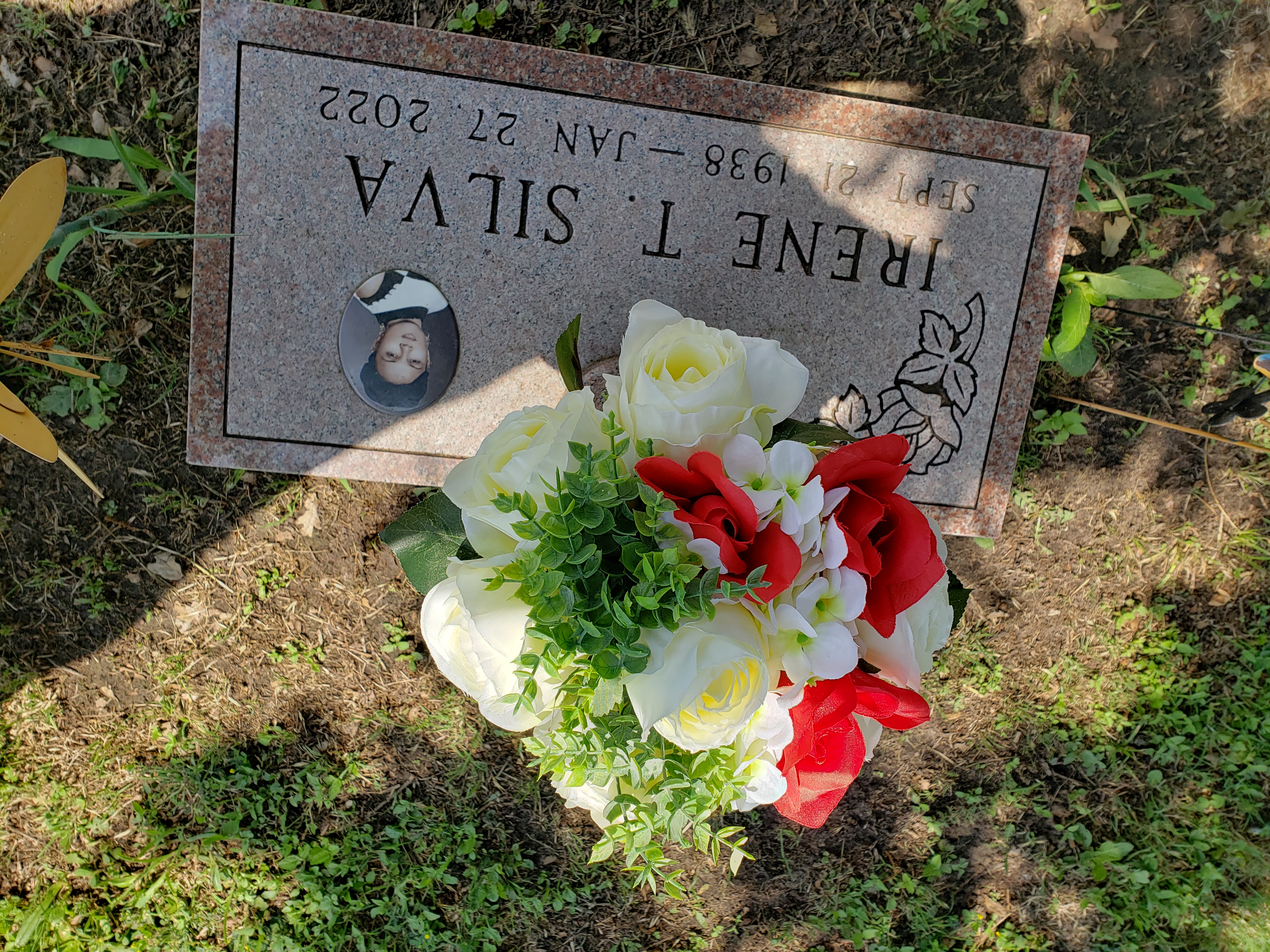 Flower delivery for Irene T Silva