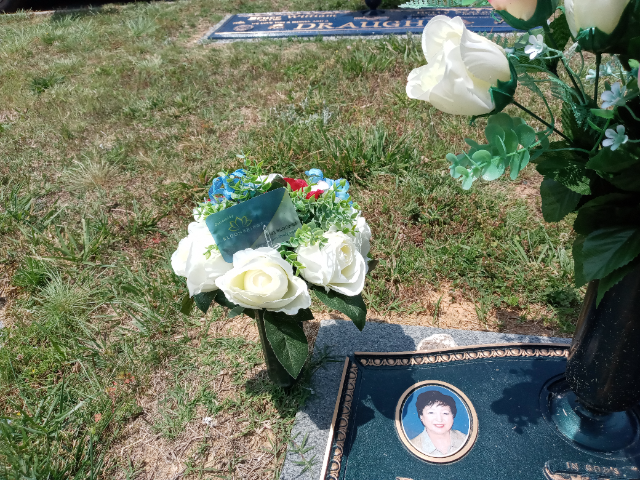 Flower delivery for Brenda Smith Stone