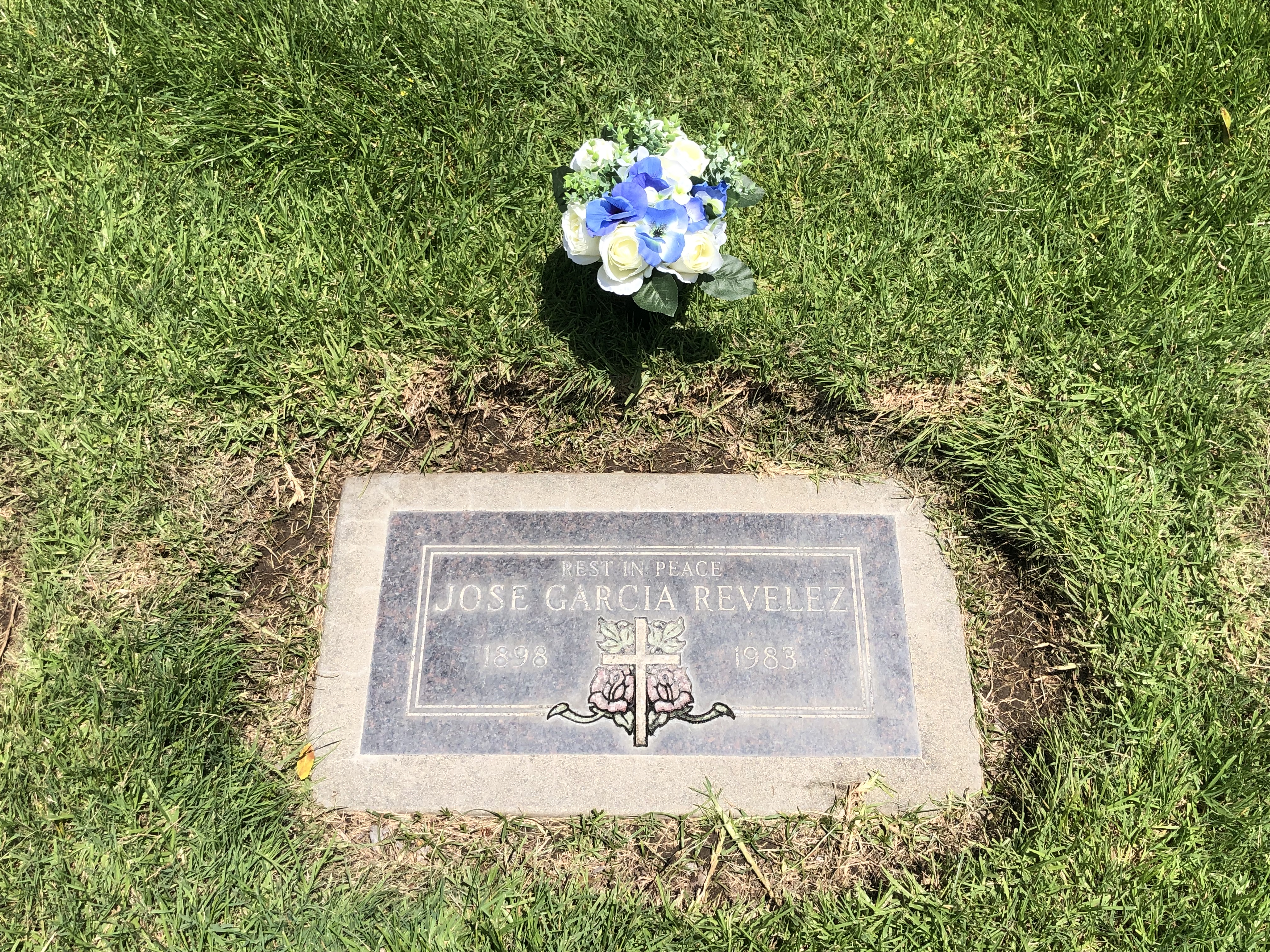 Flower delivery for Jose Garcia Revelez