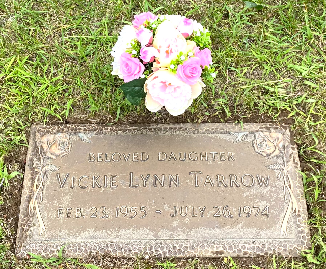 Flower delivery for Vickie Lynn Tarrow