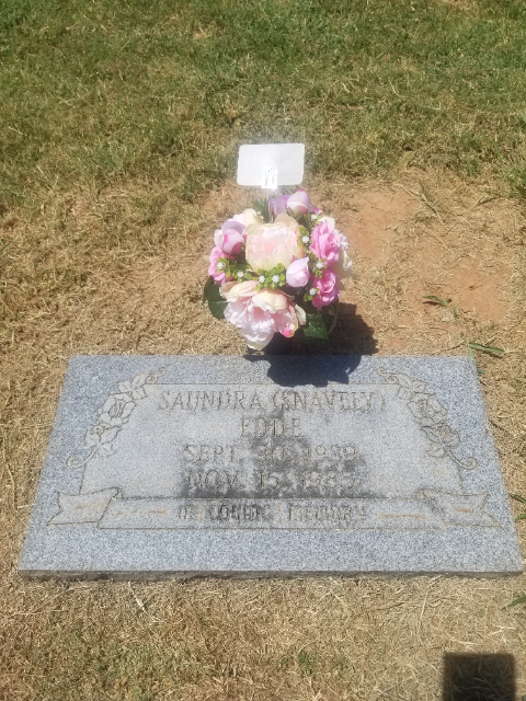 Flower delivery for Saundra Snavely Edde