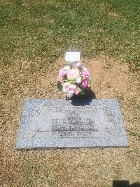 Flower delivery for Saundra Snavely Edde