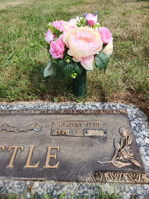 Flower delivery for Dorothy Jane Little