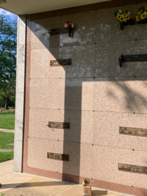 Flower delivery for Linda Jane Dockins