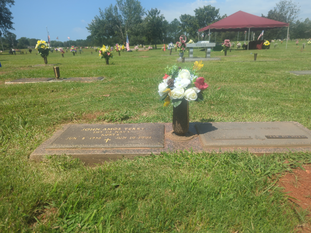 Flower delivery for John and Bobbie Amos/Jo Terry