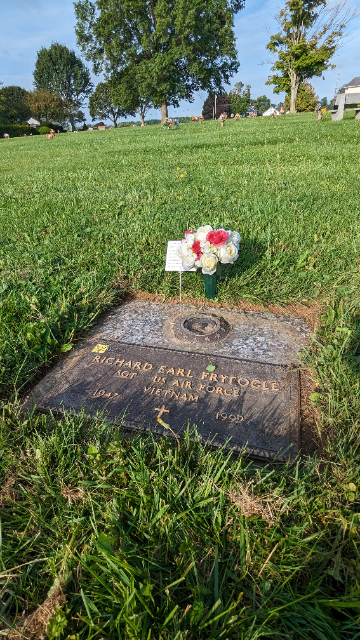 Flower delivery for Richard Earl Fryfogle