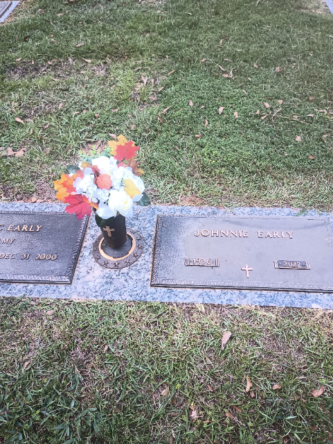 Flower delivery for Johnnie Early