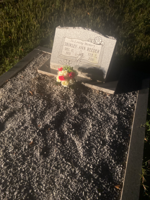 Flower delivery for Shirley Reeder