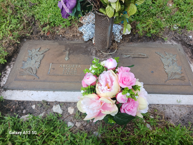 Flower delivery for Sara I Argueta