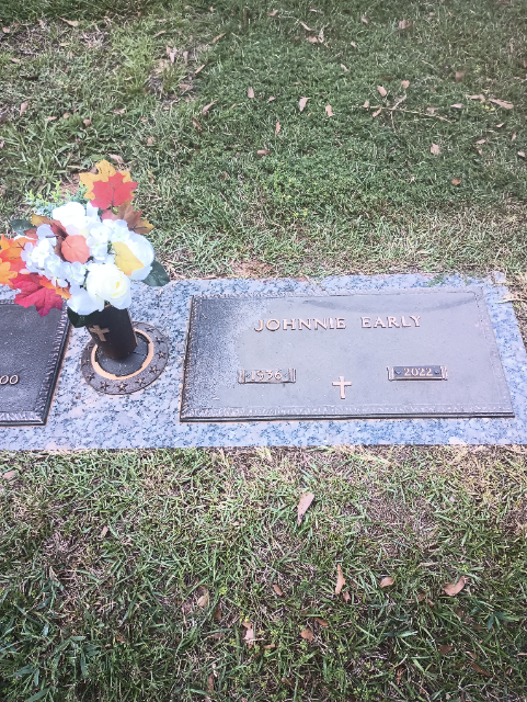 Flower delivery for Johnnie Early