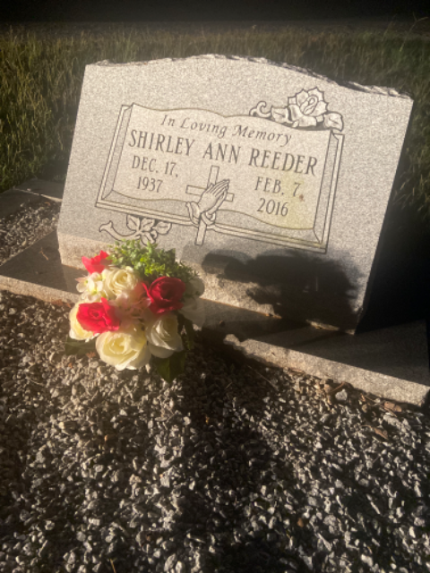 Flower delivery for Shirley Reeder