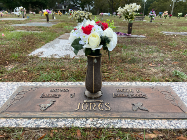 Flower delivery for Nella D Jones