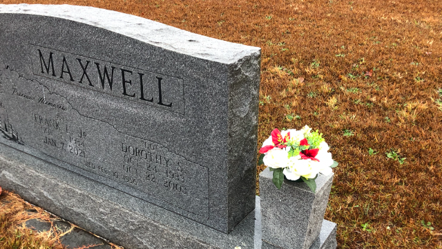 Flower delivery for Dorothy S Maxwell