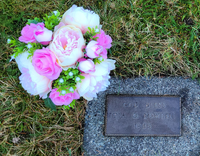 Flower delivery for Tia O Bowden