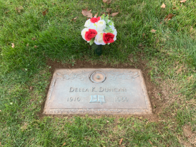 Flower delivery for Della Katherine Duncan