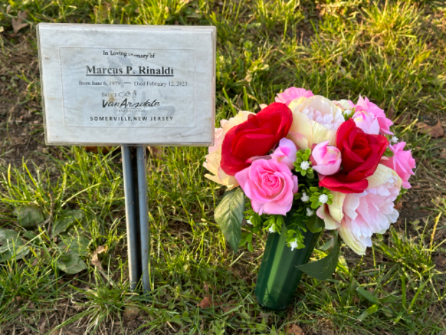 Flower delivery for Grave Flowers