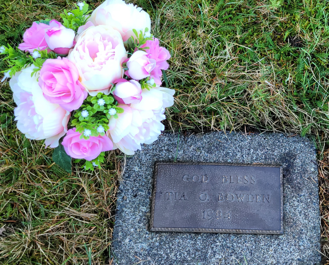 Flower delivery for Tia O Bowden