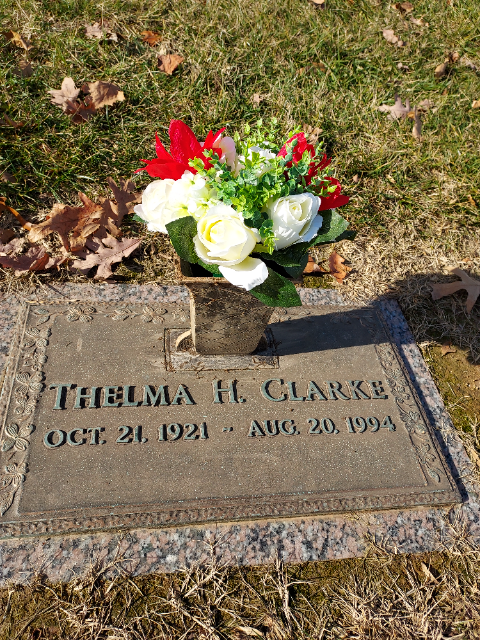 Flower delivery for Thelma Ruth/Heitsenrether Clarke