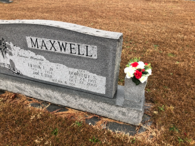 Flower delivery for Dorothy S Maxwell