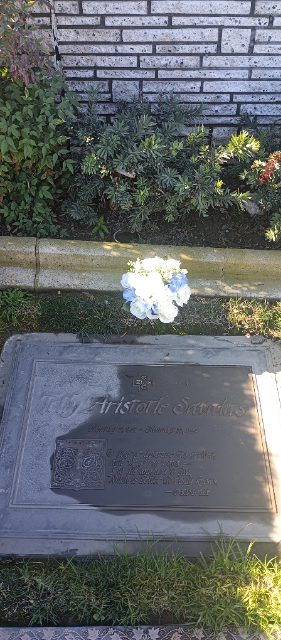 Flower delivery for Telly Savalas