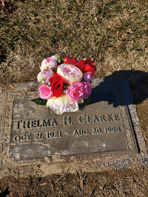 Flower delivery for Thelma Ruth/Heitsenrether Clarke