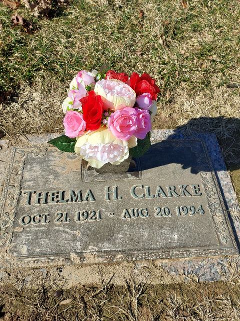 Flower delivery for Thelma Ruth/Heitsenrether Clarke