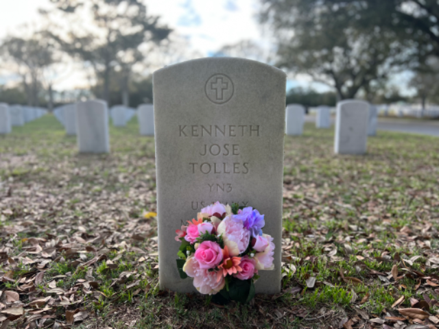 Flower delivery for Kenneth Jose Tolles Zabaleta