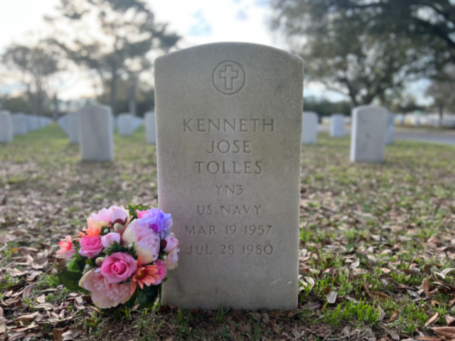 Flower delivery for Kenneth Jose Tolles Zabaleta