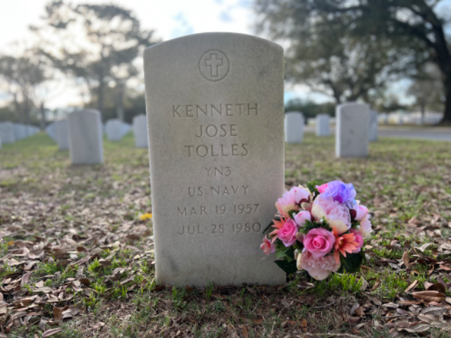 Flower delivery for Kenneth Jose Tolles Zabaleta