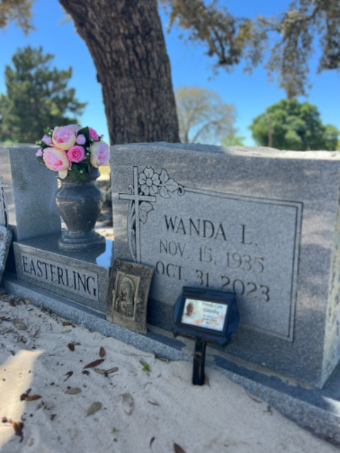 Flower delivery for Wanda Easterling