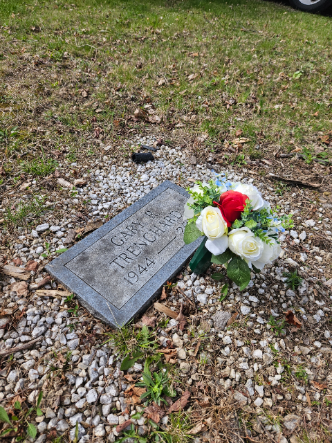 Flower delivery for Gary R Trenchard