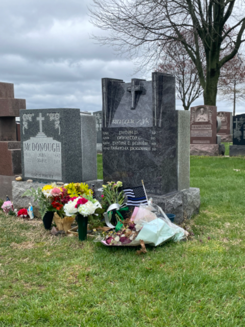 Flower delivery for PETRUS THOMAS RATAJCZYK