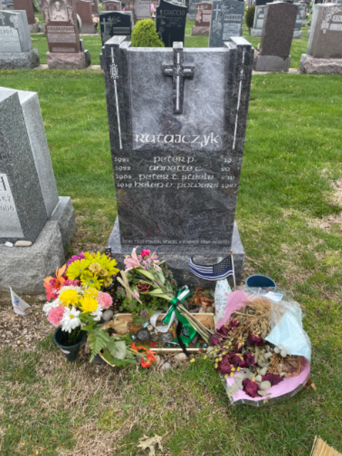 Flower delivery for PETRUS THOMAS RATAJCZYK