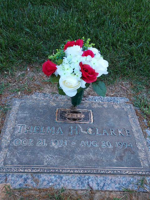 Flower delivery for Thelma Ruth/Heitsenrether Clarke