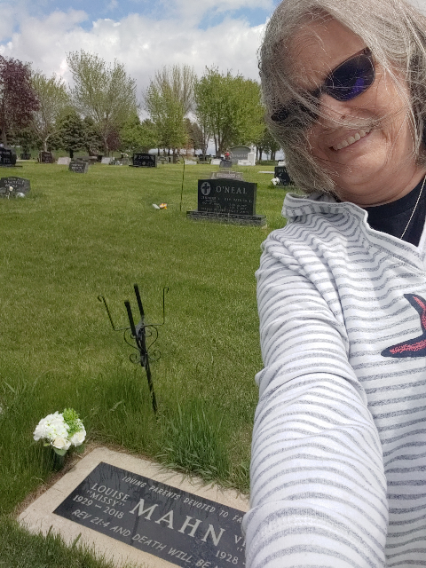 Flower delivery for Louise Lavonne Mahn