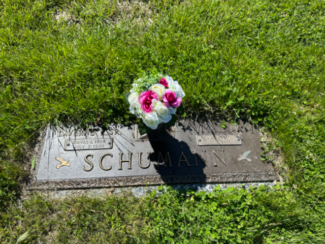 Flower delivery for Lucille Balluff Schumann