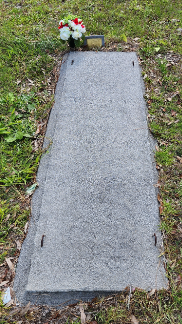 Flower delivery for Queen Brinson