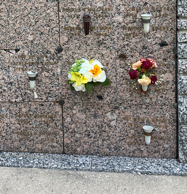 Flower delivery for Robert E Renew