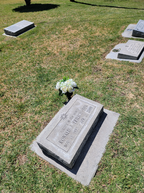 Flower delivery for Ronald J Frilich-Fox