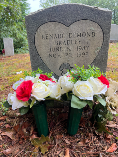 Flower delivery for Renado Demond Bradley