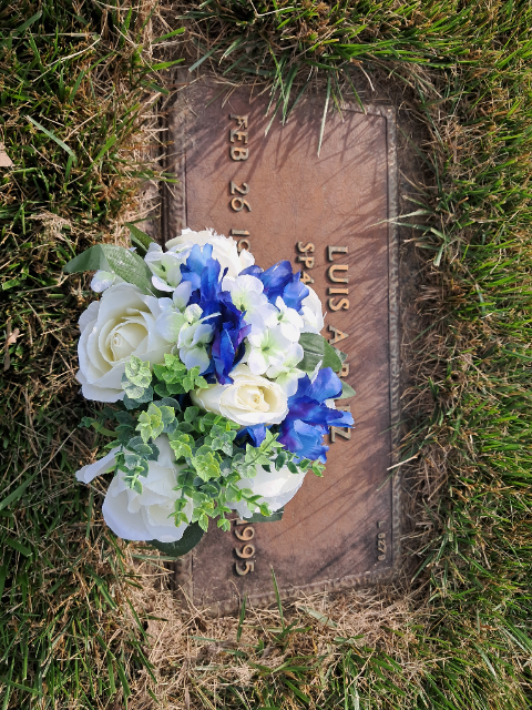 Flower delivery for Luis A Baez