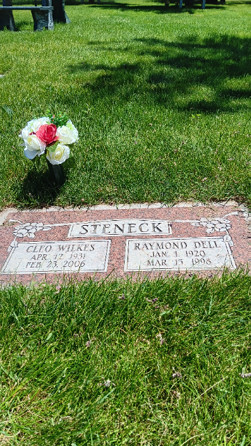 Flower delivery for Cleo Steneck