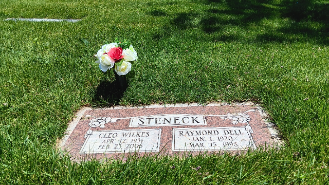 Flower delivery for Cleo Steneck