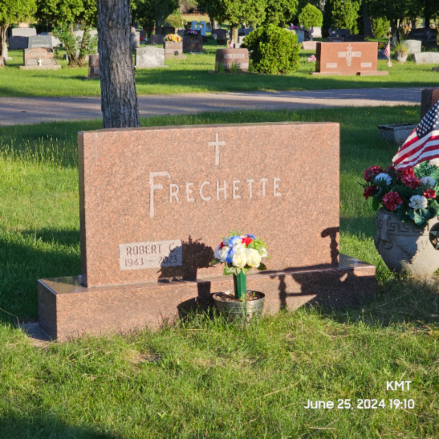 Flower delivery for Robert G Frechette