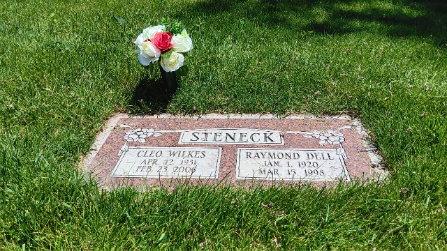 Flower delivery for Cleo Steneck