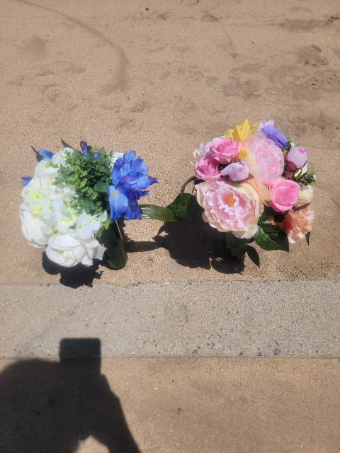 Flower delivery for Samuel Clyde Lewis