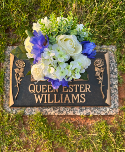 Flower delivery for Queen Ester Williams