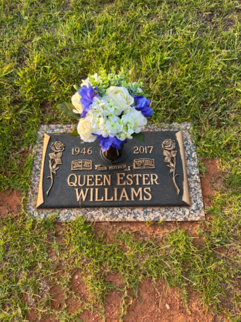 Flower delivery for Queen Ester Williams