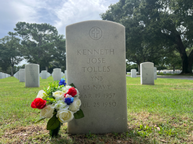 Flower delivery for Kenneth Jose Tolles Zabaleta